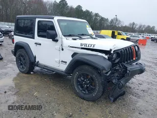 2020 Jeep Wrangler Willys z VIN 1C4GJXAG2LW215543, wystawiony jako IAAI lot #41764944 z przebiegiem 66 217 mil mil oraz . Historia ofert i sprzedaży dostępna na DreamBid. Obrazek 1.