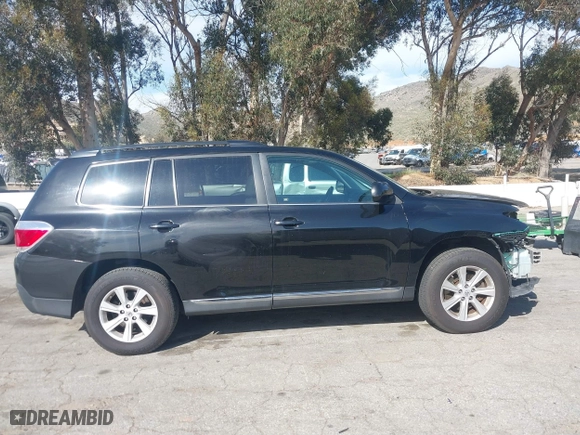 2013 Toyota Highlander with VIN 5TDZK3EH4DS135471, listed as a IAAI auction lot 41746204 with 117,922 mi miles. Bid and sale history available at carsss.com. Image 14.