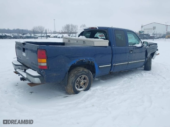 2001 Chevrolet Silverado 1500 LS with VIN 2GCEC19V111308544, listed as a IAAI auction lot 41568621 with 391,412 mi miles. Bid and sale history available at carsss.com. Image 4.