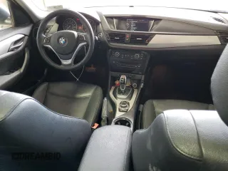 2014 BMW X1 xDrive28i z VIN WBAVL1C5XEVR95162, wystawiony jako Copart lot #55218125 z przebiegiem 108 658 mil mil oraz Szkody całkowita. Historia ofert i sprzedaży dostępna na DreamBid. Obrazek 8.