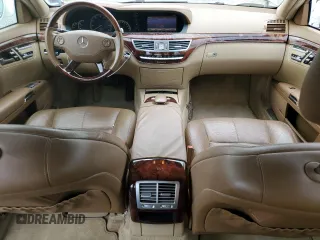 2008 Mercedes-Benz S 550 z VIN WDDNG86X38A207840, wystawiony jako Copart lot #57403945 z przebiegiem 132 025 mil mil oraz Czysty tytuł • Clean title. Historia ofert i sprzedaży dostępna na DreamBid. Obrazek 8.