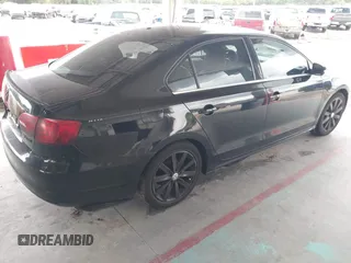2013 Volkswagen Jetta SE z VIN 3VWDP7AJ1DM405572, wystawiony jako IAAI lot #42630897 z przebiegiem 257 925 mil mil oraz . Historia ofert i sprzedaży dostępna na DreamBid. Obrazek 4.