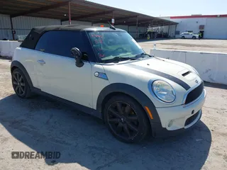 2010 MINI Convertible S с VIN WMWMS3C59ATY09465, выставлен на аукционе IAAI как лот 42180490 с пробегом 112 343 миль миль и . История ставок и продаж доступна на DreamBid. Изображение 1.