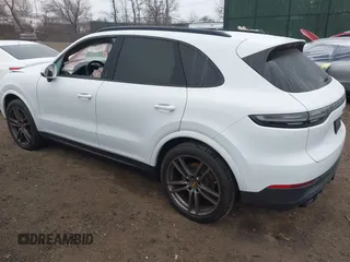 2023 Porsche Cayenne z VIN WP1AA2AY4PDA04474, wystawiony jako IAAI lot #41728559 z przebiegiem 19 514 mil mil oraz . Historia ofert i sprzedaży dostępna na DreamBid. Obrazek 3.