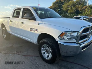 2018 Ram 2500 Tradesman z VIN 3C6UR5CL2JG315199, wystawiony jako Copart lot #77906404 z przebiegiem 171 890 mil mil oraz Czysty tytuł • Clean title. Historia ofert i sprzedaży dostępna na DreamBid. Obrazek 1.