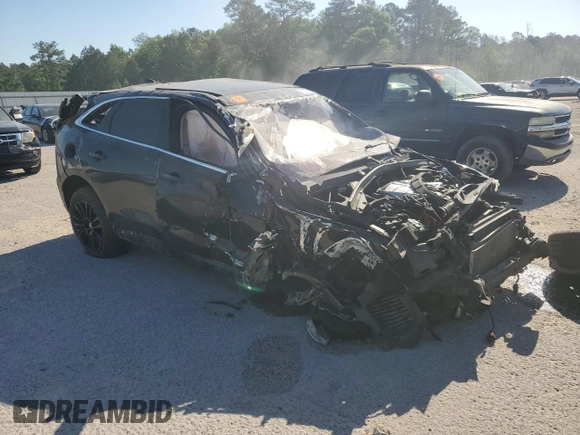 2017 Jaguar F-Pace 35t Prestige with VIN SADCK2BV2HA897456, listed as a Copart auction lot 51971945 with Not provided miles and Salvage title. Bid and sale history available at DreamBid. Image 4.