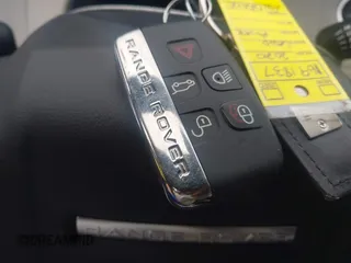 2020 Land Rover Range Rover Velar S z VIN SALYB2EX4LA238438, wystawiony jako IAAI lot #41504741 z przebiegiem 62 665 mil mil oraz . Historia ofert i sprzedaży dostępna na DreamBid. Obrazek 11.