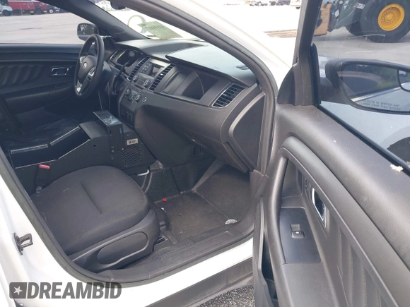 2017 Ford Police Interceptor z VIN 1FAHP2L87HG133682, wystawiony jako IAAI lot #41898807 z przebiegiem 64 078 mil mil oraz . Historia ofert i sprzedaży dostępna na DreamBid. Obrazek 5.