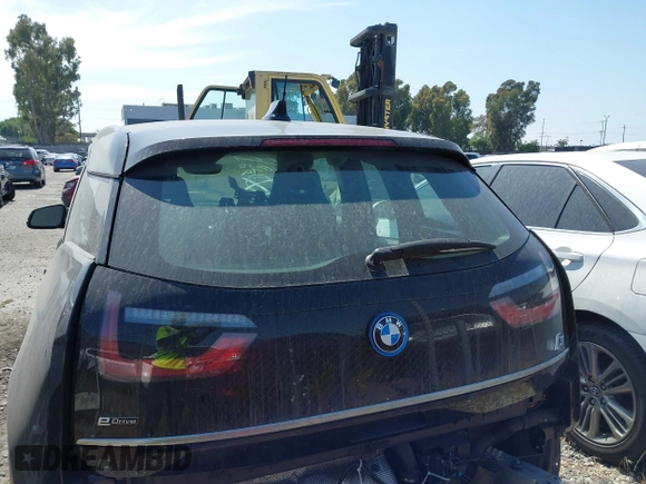 2019 BMW i3 z VIN WBY8P4C58K7D43809, wystawiony jako IAAI lot #42188630 z przebiegiem 52 745 mil mil oraz . Historia ofert i sprzedaży dostępna na DreamBid. Obrazek 16.