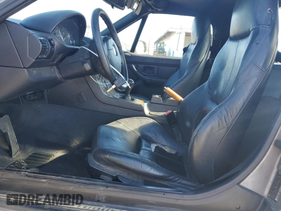 2002 BMW Z3 2.5 z VIN 4USCN334X2LK51845, wystawiony jako Copart lot #48044055 z przebiegiem 163 214 mil mil oraz Szkoda całkowita • Salvage title. Historia ofert i sprzedaży dostępna na DreamBid. Obrazek 7.