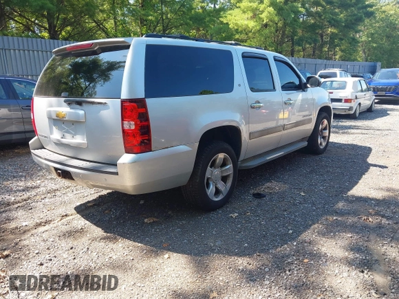 2013 Chevrolet Suburban LT с VIN 1GNSKJE7XDR103661, выставлен на аукционе IAAI как лот 42789275 с пробегом 181 234 миль миль и . История ставок и продаж доступна на DreamBid. Изображение 4.
