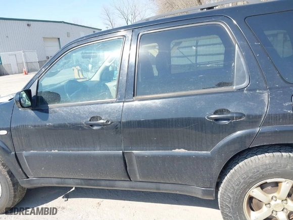 2005 Mazda Tribute s with VIN 4F2YZ06165KM39949, listed as a IAAI auction lot 41796476 with 270,492 mi miles. Bid and sale history available at carsss.com. Image 14.