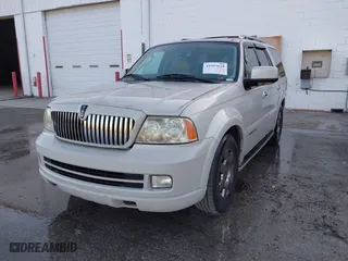2006 Lincoln Navigator Luxury with VIN 5LMFU27506LJ27861, listed as a IAAI auction lot 41957628 with 197,718 mi miles. Bid and sale history available at carsss.com. Image 2.