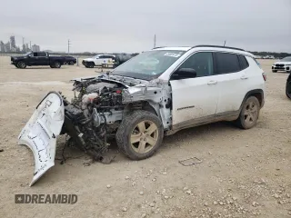 2022 Jeep Compass Latitude with VIN 3C4NJCBB3NT119450, listed as a Copart auction lot 45893475 with 18,004 mi miles and Salvage Title. Bid and sale history available at carsss.com. Image 1.
