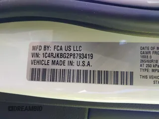 2023 Jeep Grand Cherokee Limited z VIN 1C4RJKBG2P8793419, wystawiony jako IAAI lot #42125191 z przebiegiem 64 510 mil mil oraz . Historia ofert i sprzedaży dostępna na DreamBid. Obrazek 9.