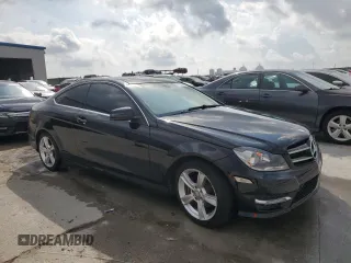 2013 Mercedes-Benz C 250 z VIN WDDGJ4HB5DF967737, wystawiony jako Copart lot #57278155 z przebiegiem 127 644 mil mil oraz Nie do naprawy • Non repairable. Historia ofert i sprzedaży dostępna na DreamBid. Obrazek 4.