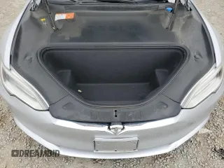 2018 Tesla Model S 75D z VIN 5YJSA1E25JF282919, wystawiony jako Copart lot #60255745 z przebiegiem 94 066 mil mil oraz Szkoda całkowita • Salvage title. Historia ofert i sprzedaży dostępna na DreamBid. Obrazek 12.