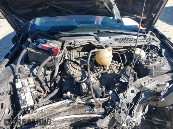 2016 Ford Mustang V6 z VIN 1FA6P8AM5G5226866, wystawiony jako IAAI lot #41306547 z przebiegiem Nie podano mil oraz . Historia ofert i sprzedaży dostępna na DreamBid. Obrazek 10.