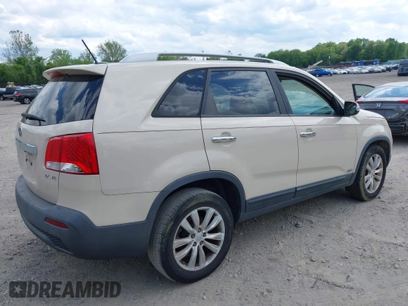 2011 Kia Sorento EX with VIN 5XYKUDA20BG031931, listed as a IAAI auction lot 42234673 with 171,221 mi miles and . Bid and sale history available at DreamBid. Image 4.