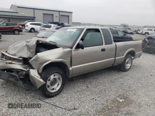 2000 GMC Sonoma SLS with VIN 1GTCS19W2Y8201805, listed as a Copart auction lot 43633925 with 0 mi miles and Salvage Title. Bid and sale history available at carsss.com. Image 1.