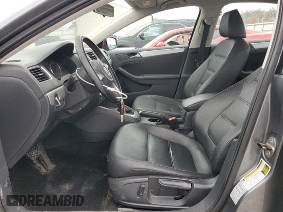 2013 Volkswagen Jetta SE with VIN 3VWDX7AJ8DM303461, listed as a Copart auction lot 47597995 with 164,378 mi miles and Salvage title. Bid and sale history available at DreamBid. Image 7.