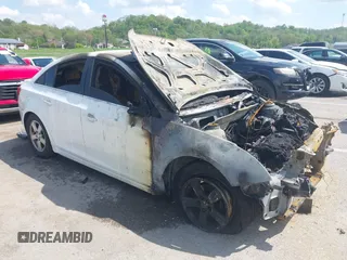 2014 Chevrolet Cruze 1LT z VIN 1G1PC5SB7E7214332, wystawiony jako IAAI lot #42110885 z przebiegiem Nie podano mil oraz . Historia ofert i sprzedaży dostępna na DreamBid. Obrazek 1.