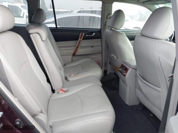 2011 Toyota Highlander Limited with VIN 5TDYK3EH2BS024104, listed as a IAAI auction lot 40974692 with 438,182 mi miles. Bid and sale history available at carsss.com. Image 8.