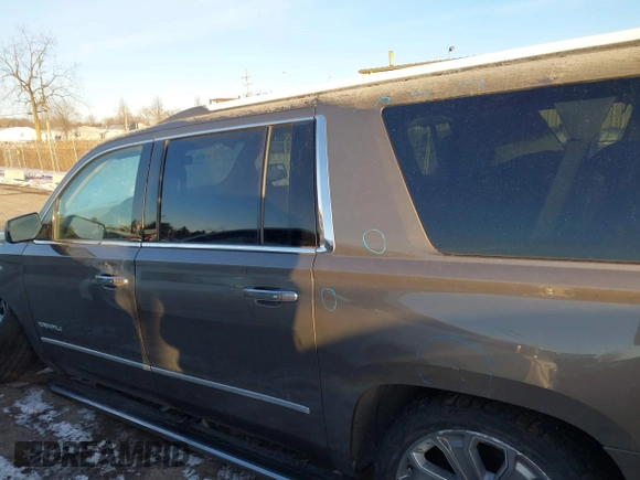 2016 GMC Yukon XL Denali with VIN 1GKS2HKJ8GR432174, listed as a IAAI auction lot 41411844 with 187,258 mi miles and . Bid and sale history available at carsss.com. Image 14.