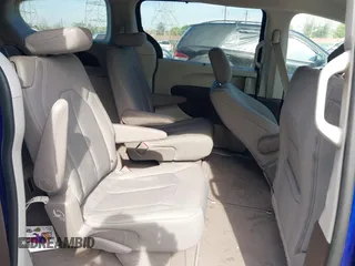 2020 Chrysler Pacifica Touring with VIN 2C4RC1FGXLR185354, listed as a IAAI auction lot 42093302 with 117,932 mi miles and . Bid and sale history available at DreamBid. Image 8.