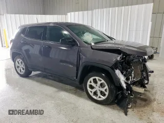 2024 Jeep Compass Sport z VIN 3C4NJDAN1RT140210, wystawiony jako Copart lot #57155485 z przebiegiem Nie podano mil oraz Czysty tytuł • Clean title. Historia ofert i sprzedaży dostępna na DreamBid. Obrazek 4.