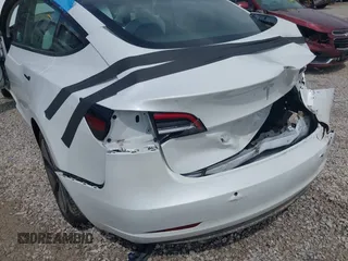 2022 Tesla Model 3 Long Range z VIN 5YJ3E1EB4NF165427, wystawiony jako IAAI lot #42290413 z przebiegiem 73 493 mil mil oraz . Historia ofert i sprzedaży dostępna na DreamBid. Obrazek 22.