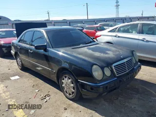 1999 Mercedes-Benz E-Class with VIN WDBJF65H3XA793706, listed as a IAAI auction lot 41650186 with 364,228 mi miles. Bid and sale history available at carsss.com. Image 1.