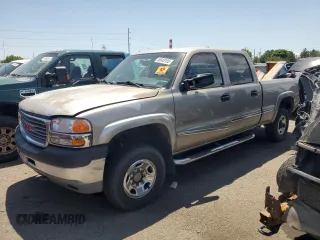 2001 GMC Sierra 2500HD SLT z VIN 1GTHK23161F110465, wystawiony jako Copart lot #55348105 z przebiegiem 262 221 mil mil oraz Nie do naprawy • Non repairable. Historia ofert i sprzedaży dostępna na DreamBid. Obrazek 1.