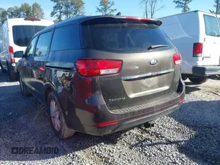 2018 Kia Sedona LX with VIN KNDMB5C15J6399953, listed as a IAAI auction lot 41472282 with 157,552 mi miles. Bid and sale history available at carsss.com. Image 3.