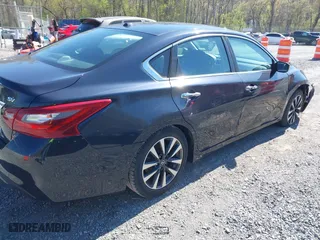 2018 Nissan Altima 2.5 SR with VIN 1N4AL3AP8JC179774, listed as a IAAI auction lot 41933926 with 131,506 mi miles. Bid and sale history available at carsss.com. Image 4.