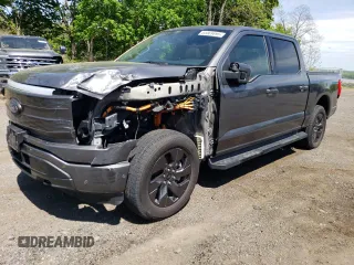 2022 Ford F-150 Lightning Pro z VIN 1FT6W1EV7NWG10033, wystawiony jako Copart lot #55569895 z przebiegiem 11 282 mil mil oraz Szkody całkowita. Historia ofert i sprzedaży dostępna na DreamBid. Obrazek 1.