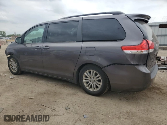 2012 Toyota Sienna XLE AAS z VIN 5TDYK3DC0CS271810, wystawiony jako Copart lot #62958104 z przebiegiem 346 760 mil mil oraz Szkoda całkowita • Salvage title. Historia ofert i sprzedaży dostępna na DreamBid. Obrazek 2.