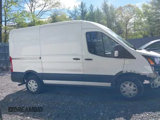 2020 Ford Transit Cargo z VIN 1FTBR1C8XLKA04894, wystawiony jako IAAI lot #42176726 z przebiegiem 84 154 mil mil oraz . Historia ofert i sprzedaży dostępna na DreamBid. Obrazek 13.