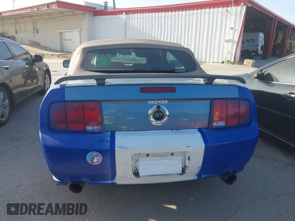 2006 Ford Mustang GT Deluxe z VIN 1ZVHT85H865217375, wystawiony jako IAAI lot #42770588 z przebiegiem Nie podano mil oraz . Historia ofert i sprzedaży dostępna na DreamBid. Obrazek 16.
