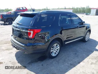 2018 Ford Explorer XLT z VIN 1FM5K8D89JGC38674, wystawiony jako IAAI lot #42277468 z przebiegiem 131 664 mil mil oraz . Historia ofert i sprzedaży dostępna na DreamBid. Obrazek 4.