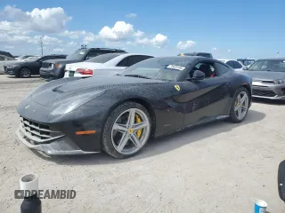 2017 Ferrari F12 z VIN ZFF74UFA8H0220199, wystawiony jako Copart lot #75630184 z przebiegiem Nie podano mil oraz Szkody całkowita. Historia ofert i sprzedaży dostępna na DreamBid. Obrazek 1.