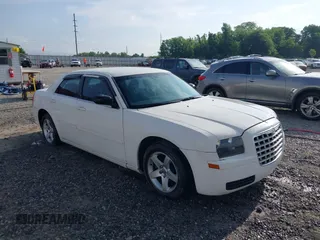 2006 Chrysler 300 z VIN 2C3KA43R26H297580, wystawiony jako IAAI lot #42230763 z przebiegiem 215 375 mil mil oraz . Historia ofert i sprzedaży dostępna na DreamBid. Obrazek 1.