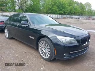 2010 BMW 7 Series 750Li z VIN WBAKB8C55ACY63172, wystawiony jako IAAI lot #42130636 z przebiegiem 111 276 mil mil oraz . Historia ofert i sprzedaży dostępna na DreamBid. Obrazek 1.
