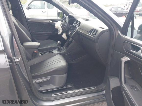 2023 Volkswagen Tiguan SE R-Line Black with VIN 3VVCB7AX1PM099075, listed as a IAAI auction lot 41600520 with 33,316 mi miles. Bid and sale history available at carsss.com. Image 5.
