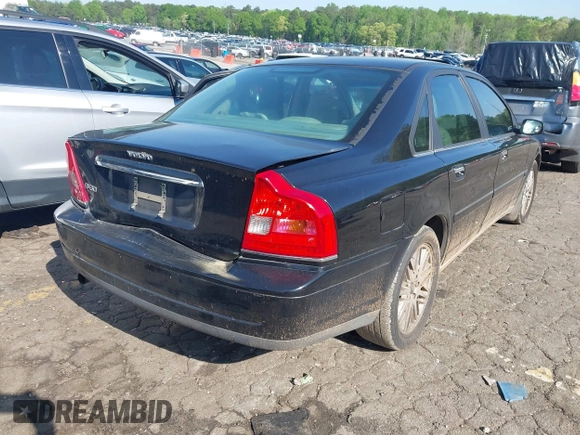 2005 Volvo S80 with VIN YV1TS592451405900, listed as a IAAI auction lot 41977975 with 133,169 mi miles. Bid and sale history available at carsss.com. Image 4.