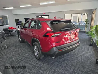 2022 Toyota RAV4 XLE z VIN 2T3W1RFV4NW201045, wystawiony jako Copart lot #62903115 z przebiegiem 26 019 mil mil oraz Czysty tytuł • Clean title. Historia ofert i sprzedaży dostępna na DreamBid. Obrazek 3.
