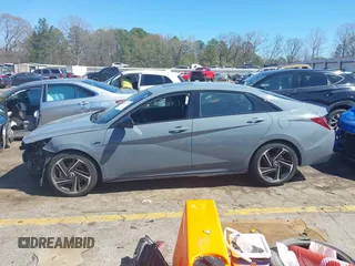 2023 Hyundai Elantra N Line z VIN KMHLR4AFXPU375874, wystawiony jako IAAI lot #41813523 z przebiegiem 59 060 mil mil oraz . Historia ofert i sprzedaży dostępna na DreamBid. Obrazek 14.