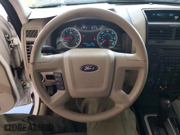 2011 Ford Escape XLS z VIN 1FMCU9C71BKB04384, wystawiony jako IAAI lot #42790150 z przebiegiem 103 089 mil mil oraz . Historia ofert i sprzedaży dostępna na DreamBid. Obrazek 9.