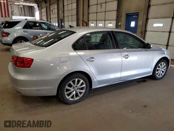 2013 Volkswagen Jetta SE z VIN 3VWDX7AJ5DM255319, wystawiony jako Copart lot #53966435 z przebiegiem 155 561 mil mil oraz Szkoda całkowita • Salvage title. Historia ofert i sprzedaży dostępna na DreamBid. Obrazek 3.