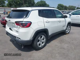 2019 Jeep Compass Latitude z VIN 3C4NJCBB4KT616437, wystawiony jako IAAI lot #42049491 z przebiegiem 42 495 mil mil oraz . Historia ofert i sprzedaży dostępna na DreamBid. Obrazek 4.